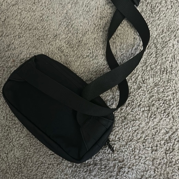 Lululemon everywhere belt bag - Picture 2 of 3